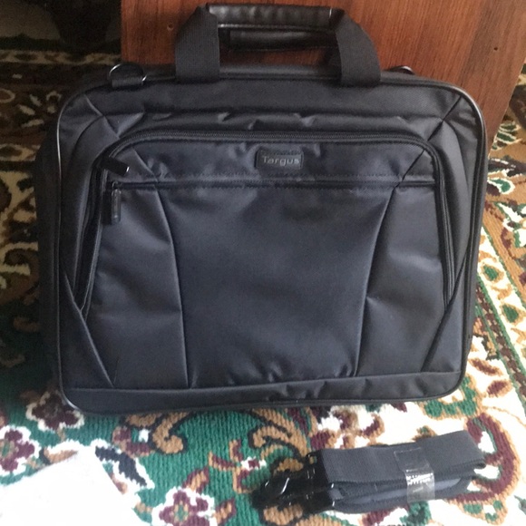 Targus Other - Targus padding laptop bag- black color